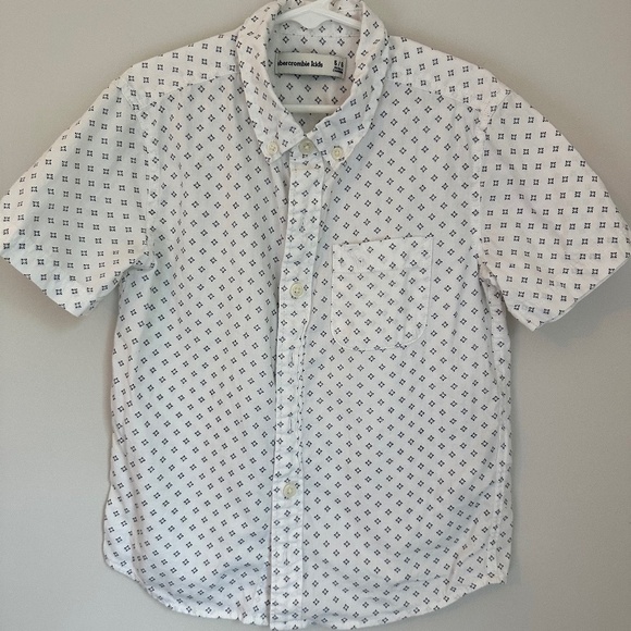Abercrombie Kids Linen-Blend Icon Shirt – Size 5/6 – White with Dark Grey Design - Picture 1 of 5